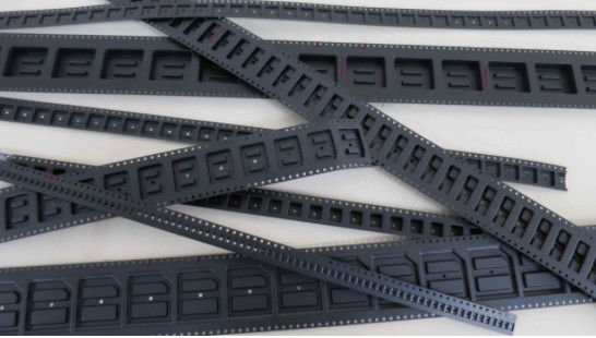 इलेक्ट्रॉनिक ट्रांसफॉर्मर कैरियर टेप प्लास्टिक के लिए एम्बॉसिंग पीसी कैरियर टेप